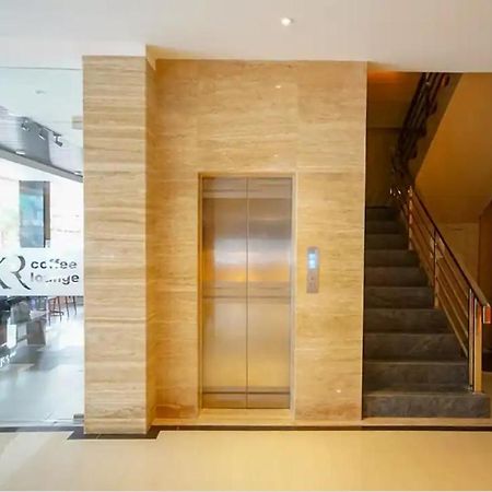 Twospaces Living At Kr Hotel ปาเลมบัง ภายนอก รูปภาพ