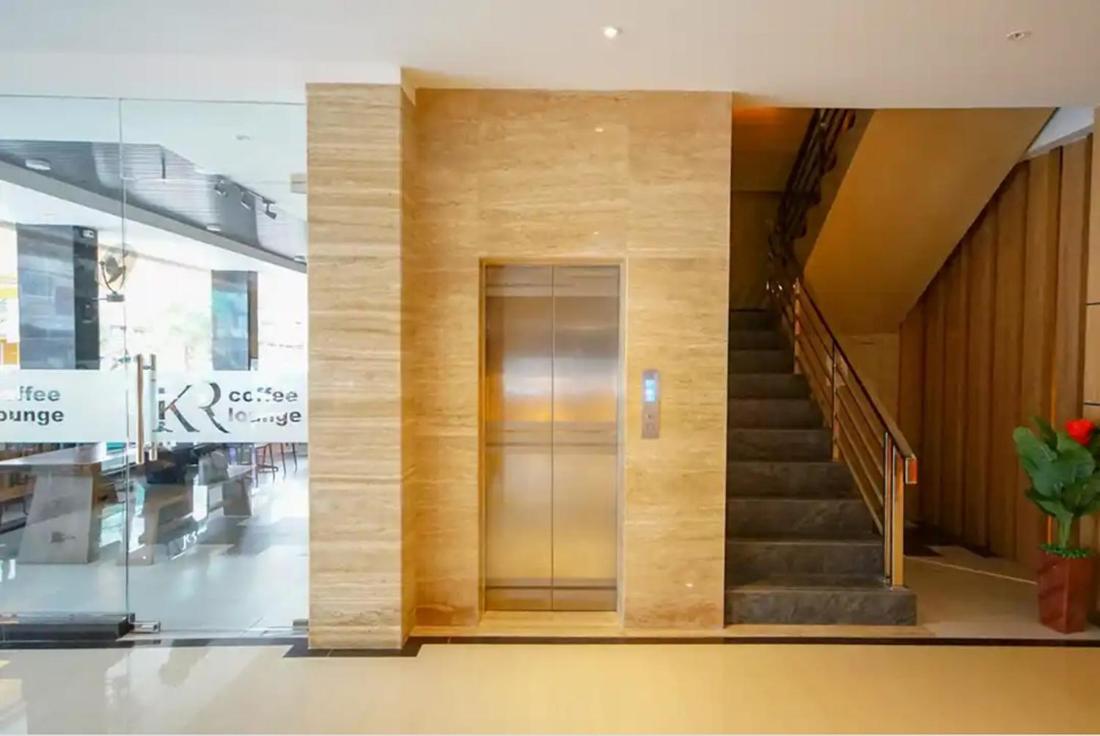 Twospaces Living At Kr Hotel ปาเลมบัง ภายนอก รูปภาพ